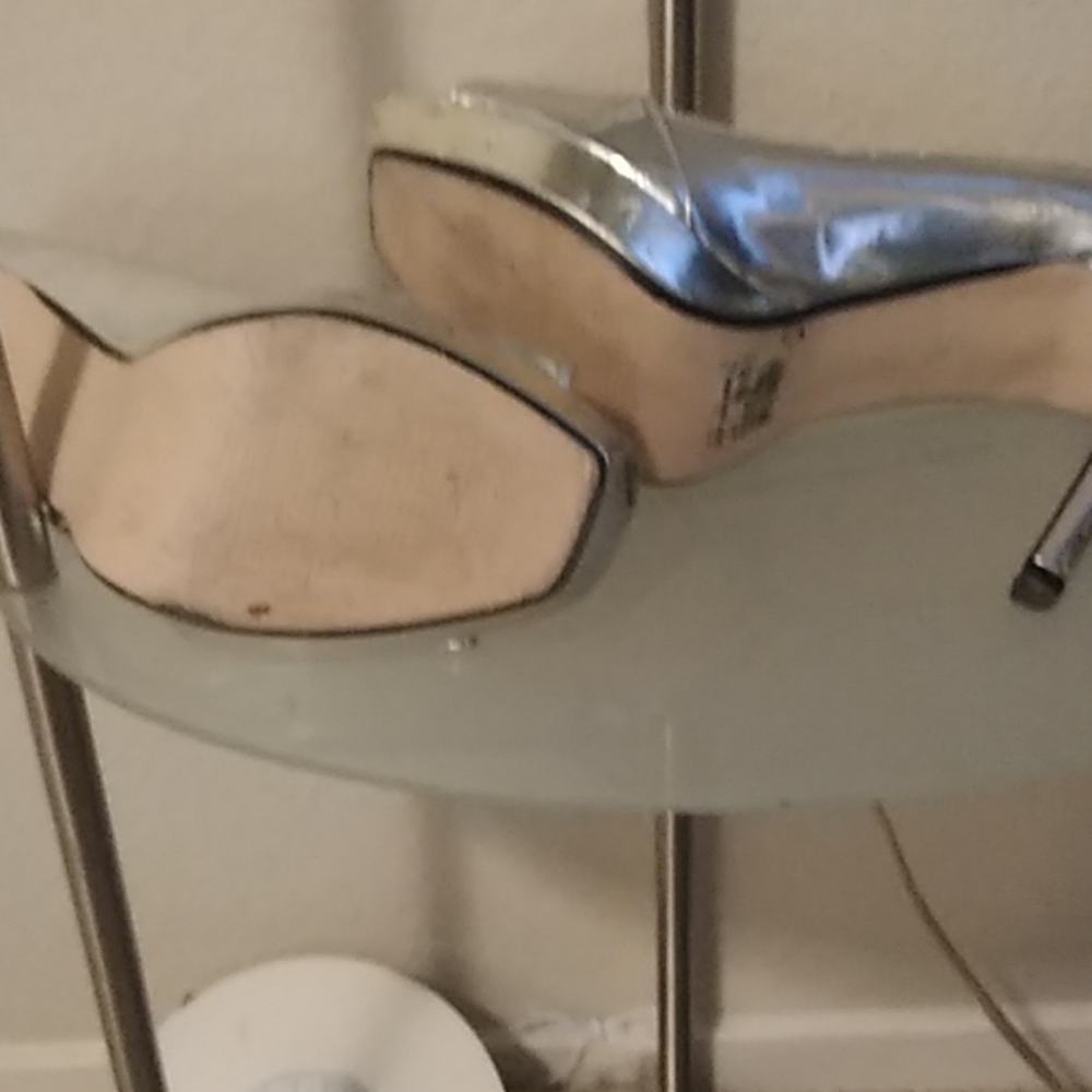Shoes - Picture 4 of 4